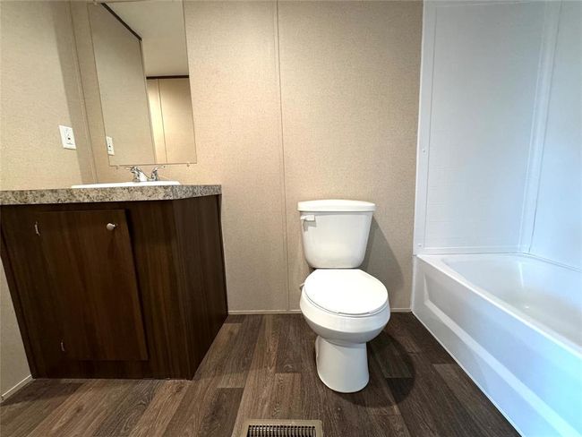 Guest Bathroom | Image 12