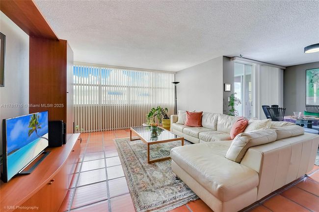 APT-1407C - 1420 Brickell Bay Dr, Condo with 2 bedrooms, 2 bathrooms and null parking in Miami FL | Image 7