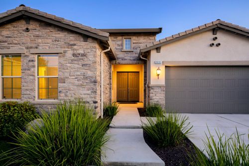 3636 Elberta Cir, Dinuba, CA, 93618-9253 | Card Image