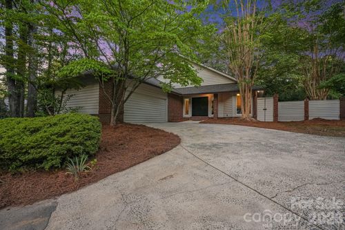 6301 Saddlebrook Ct, Charlotte, NC, 28226-7792 | Card Image