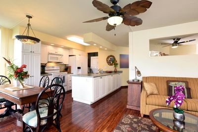 B301 - 1032 S Kihei Rd, Condo with 2 bedrooms, 2 bathrooms and null parking in Kihei HI | Image 1