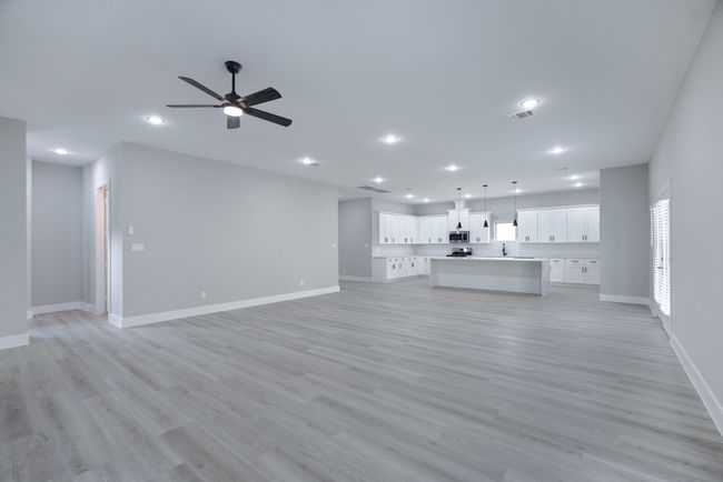 Energy-efficient LED lighting and modern thermostat included | Image 8