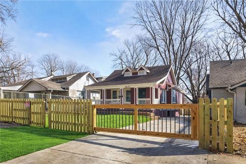 5631 Euclid Ave, Kansas City, MO, 64130-3333 | Card Image