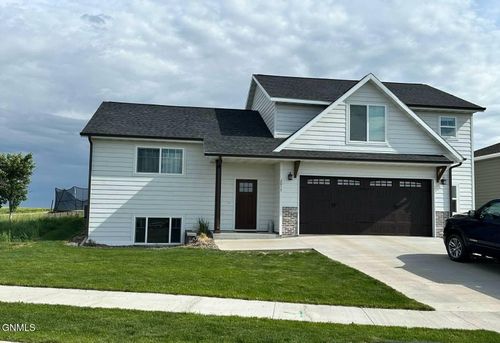 2017 Granite Rd, Watford City, ND, 58854-9596 | Card Image