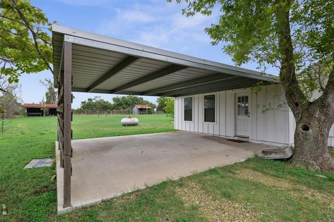 5530 Us Highway 90 A W, House other with 4 bedrooms, 2 bathrooms and 2 parking in Shiner TX | Image 38