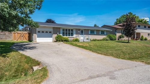 11 Andrew St, Saint George, ON, N0E1N0 | Card Image