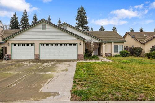 3027 W Rialto Ave, Visalia, CA, 93277-7957 | Card Image