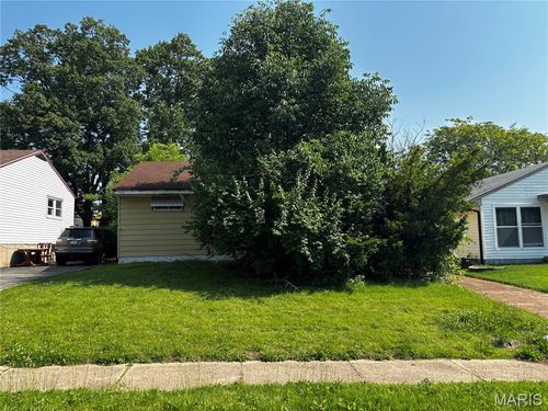 9705 Miriam Ave, Overland, MO, 63114-3811 | Card Image