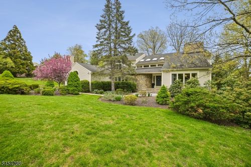 11 Hawthorne Ct, Morristown, NJ, 07960-2758 | Card Image