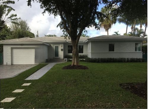 555 Ne 52nd St, Miami, FL, 33137-3032 | Card Image