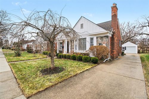 38 Maplefield Rd, Pleasant Ridge, MI, 48069-1018 | Card Image