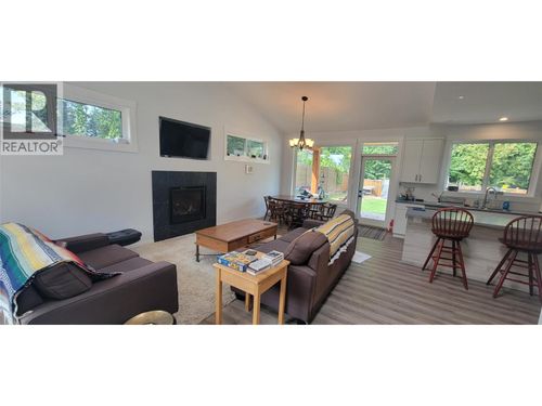 611 Hume St, Slocan, BC, V0G | Card Image