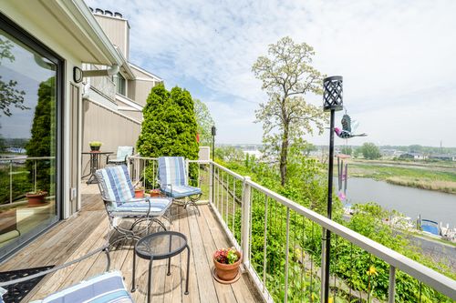 193 Wayne St, Saint Joseph, MI, 49085-1133 | Card Image
