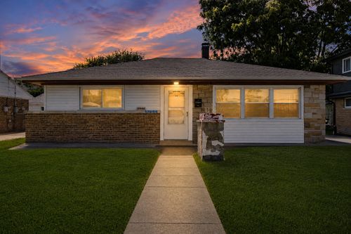 17044 Burnham Ave, Lansing, IL, 60438-1104 | Card Image