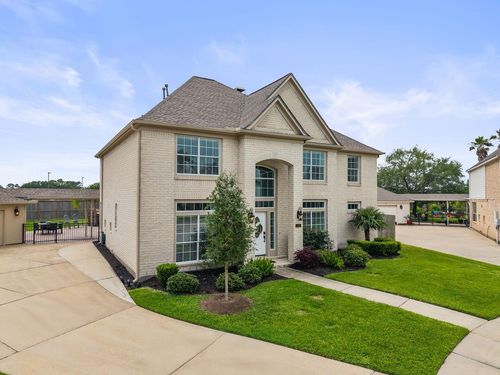 137 Bending Brook Ln, Dickinson, TX, 77539-6135 | Card Image