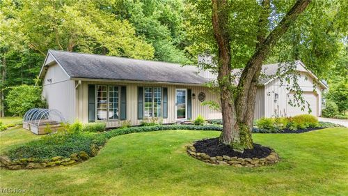 9886 Pebble Brook Ln, Strongsville, OH, 44149-2125 | Card Image