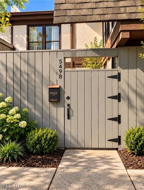 5498 Worth Forest Place E, Columbus, OH, 43229 | Card Image