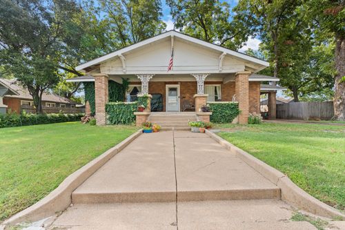 225 Featherston St, Cleburne, TX, 76033-5442 | Card Image
