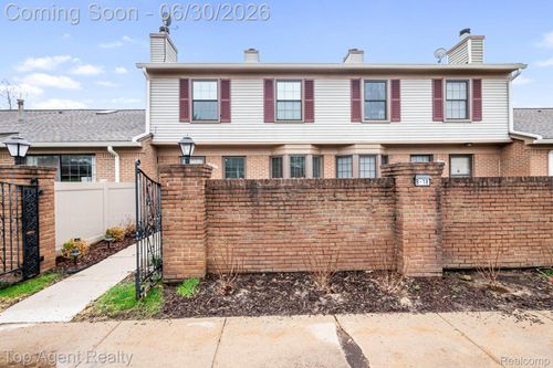 38887 Country Cir, Farmington Hills, MI, 48331-1026 | Card Image