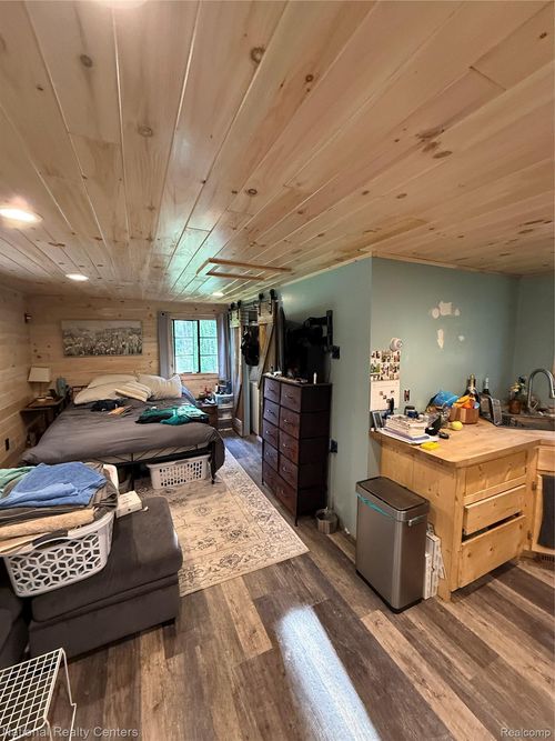 8018 Mielke Rd, Hawks, MI, 49743-9811 | Card Image