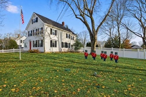 428 Main St, Hingham, MA, 02043-2711 | Card Image