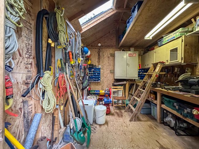 Storage area with a skylight | Image 28
