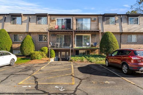 unit-4-2 Silvestri Cir, Derry, NH, 03038-1324 | Card Image