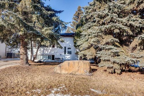 3683 54 Ave, Innisfail, AB, T4G1E7 | Card Image
