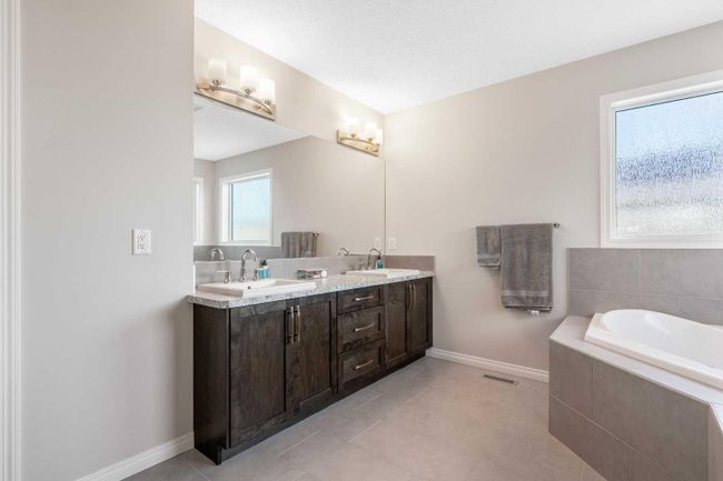 14 Walden Grove Se, Home with 3 bedrooms, 2 bathrooms and 4 parking in Calgary AB | Image 27