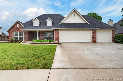 5817 Woodland, Bartlesville, OK, 74006 | Card Image