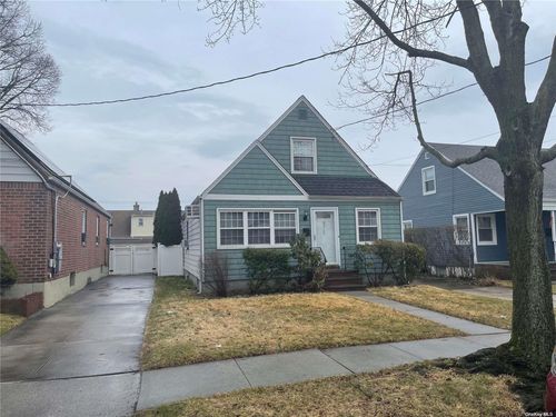 83 261st St, Glen Oaks, NY, 11004-1703 | Card Image