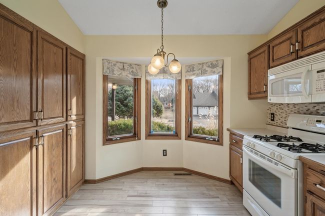 Breakfast area and pantry | Image 7