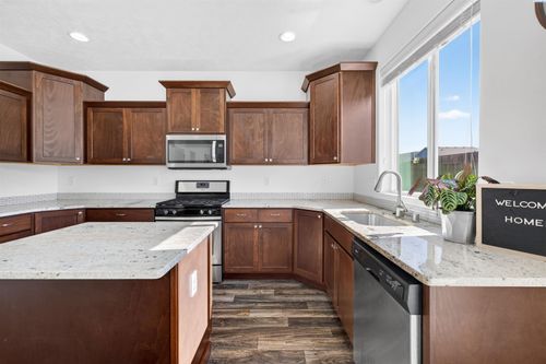 5914 Ramus Ln, Pasco, WA, 99301-8080 | Card Image