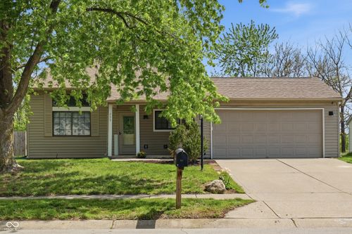 235 Meadow Glen Dr, Avon, IN, 46123-7150 | Card Image
