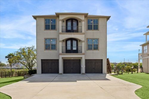 2001 Oceanview Dr, Seabrook, TX, 77586-3304 | Card Image