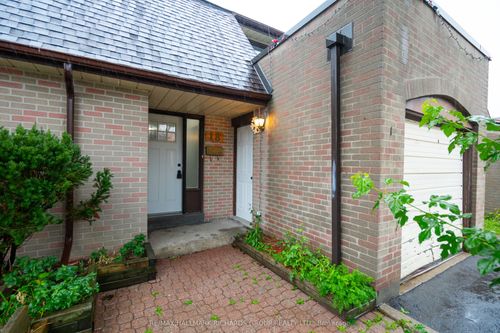 18-11 Livonia Pl, Scarborough, ON, M1E4W5 | Card Image