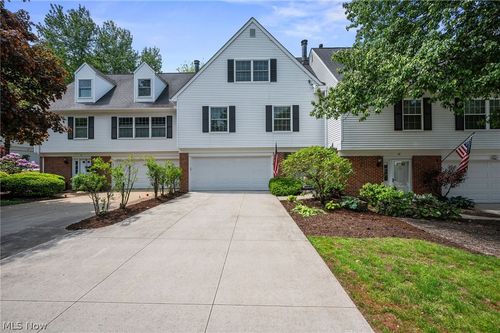 25 Commons Ct, Chagrin Falls, OH, 44022-2940 | Card Image