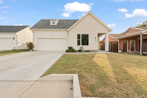 2825 Townsend Dr, Fort Worth, TX, 76110-2940 | Card Image