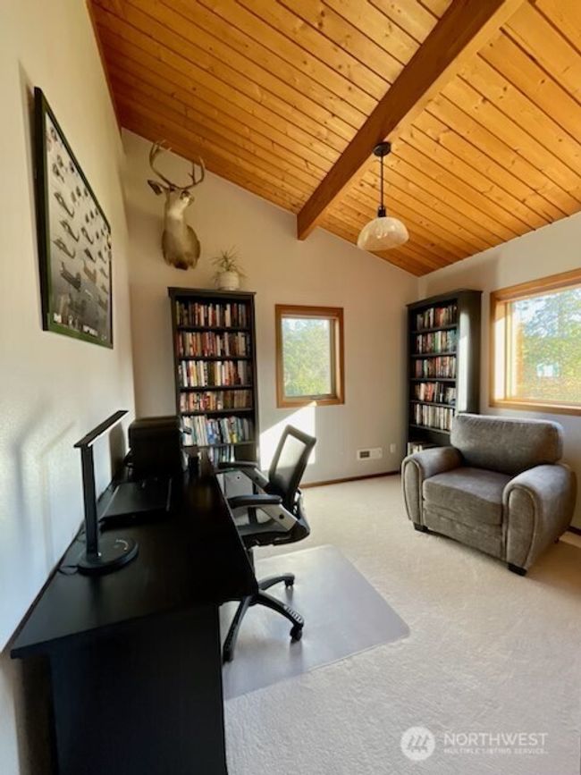 Upstairs Office/Bedroom | Image 19
