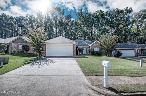 2017 Rolling Hill Dr, Brandon, MS, 39042-7418 | Card Image