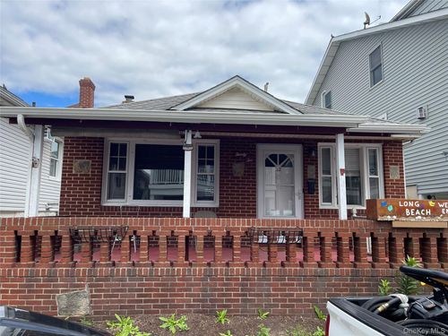32 Florida St, Long Beach, NY, 11561-1108 | Card Image
