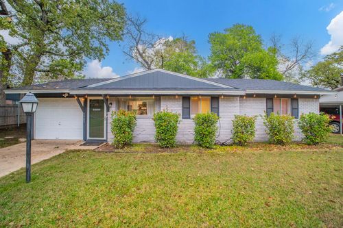 1903 Dogwood Dr, Arlington, TX, 76012-4512 | Card Image