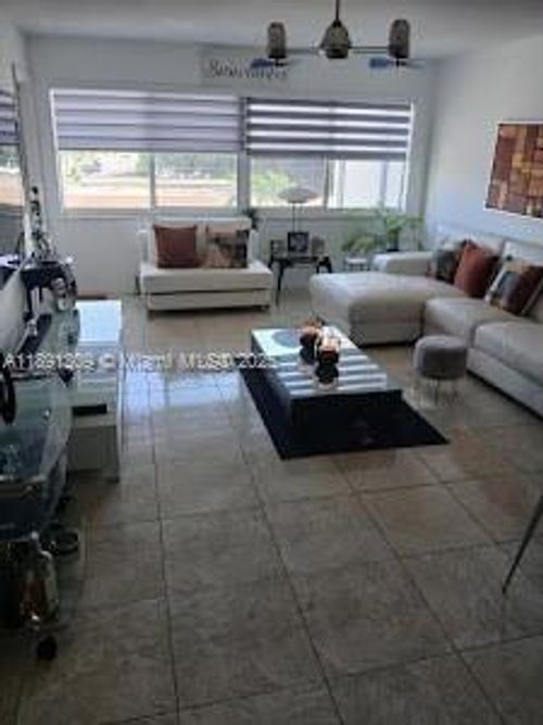 apt-304s-329 Se 3rd St, Hallandale Beach, FL, 33009-5676 | Card Image