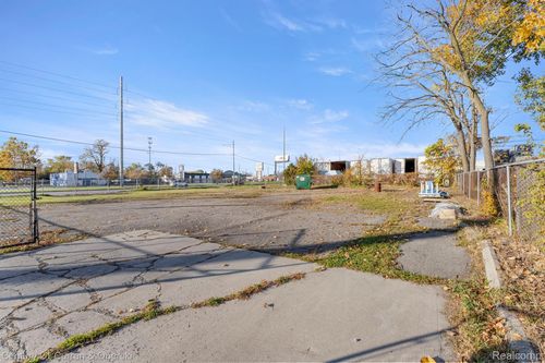 20719 Helle Ave, Warren, MI, 48089-3130 | Card Image