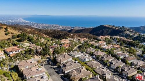 16610 Calle Brittany, Pacific Palisades, CA, 90272-1966 | Card Image