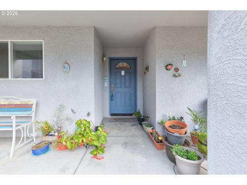 815 Pine St, RogueRiver, OR, 97537 | Card Image