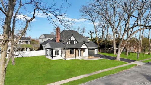 15 Bayview Avenue, Oyster Bay, NY, 11758 | Card Image