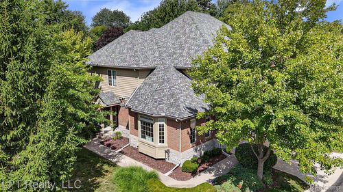 53043 Celtic Dr, Shelby Twp, MI, 48315-2135 | Card Image