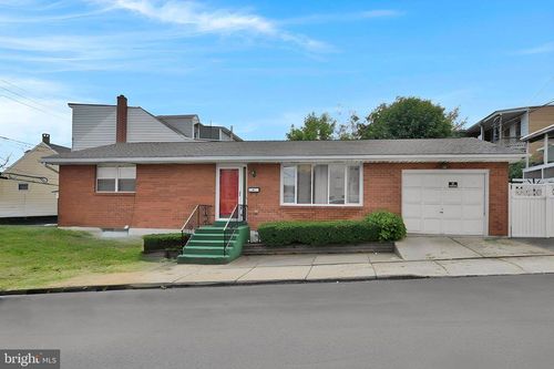 22 W Cherry St, SHENANDOAH, PA, 17976-2206 | Card Image