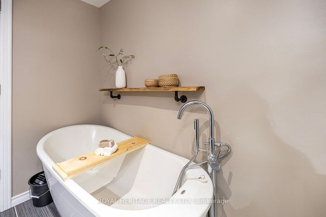 5119 Halstead Beach Rd, House other with 2 bedrooms, 3 bathrooms and 6 parking in Hamilton Township ON | Image 25
